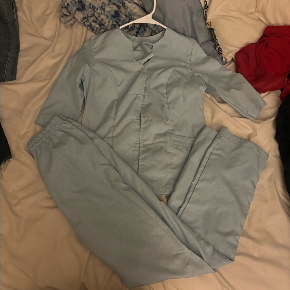 WOMENS NURSE TYPE CLOTHING SET SIZE 4 BARELY USED